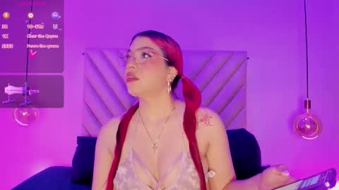 Snapshot of emmaswift1 chatting on December 16, 2025, 3:22 am Emma online show from December 16, 2025, 3:22 am