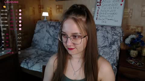 Snapshot of emmatiny chatting on December 8, 2024, 12:41 pm Mia online show from December 8, 2024, 12:41 pm