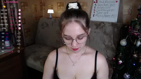 Snapshot of emmatiny chatting on January 5, 2025, 3:45 pm Mia online show from January 5, 2025, 3:45 pm