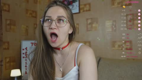 Snapshot of emmatiny chatting on February 5, 2025, 2:37 pm Mia online show from February 5, 2025, 2:37 pm