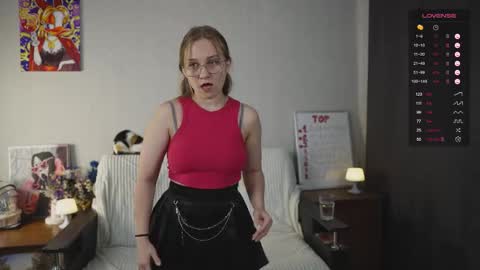 Snapshot of emmatiny chatting on September 11, 2025, 3:45 pm Mia online show from September 11, 2025, 3:45 pm