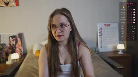 Snapshot of emmatiny chatting on November 12, 2025, 4:51 pm Mia online show from November 12, 2025, 4:51 pm