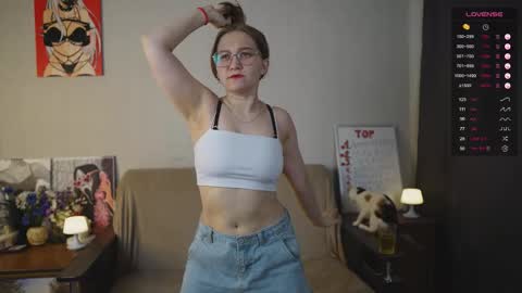 Snapshot of emmatiny chatting on December 4, 2025, 4:11 am Mia online show from December 4, 2025, 4:11 am