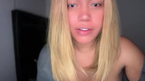 YourDreamGirl Emma  online show from March 8, 2026, 9:40 pm