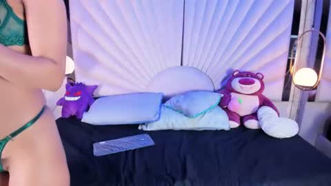emmawilliams_2 online show from June 15, 2026, 9:17 pm