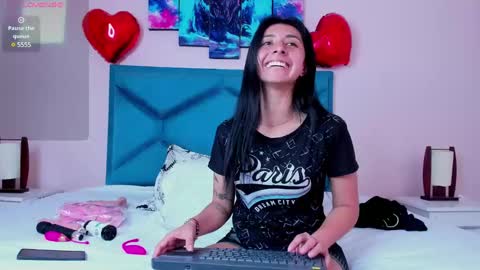 Snapshot of emmawillliams chatting on February 17, 2025, 4:15 pm Emma online show from February 17, 2025, 4:15 pm