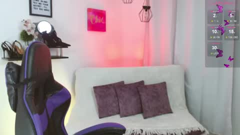 Snapshot of emmi_cam chatting on June 12, 2026, 1:10 pm Emmi Cam online show from June 12, 2026, 1:10 pm