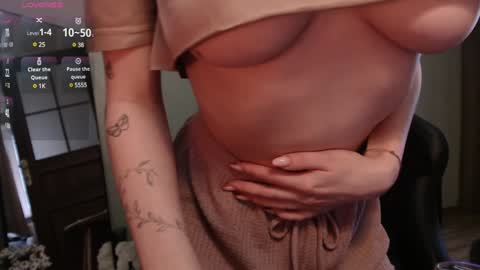 Snapshot of emmiclo chatting on January 24, 2025, 8:55 am Emily online show from January 24, 2025, 8:55 am