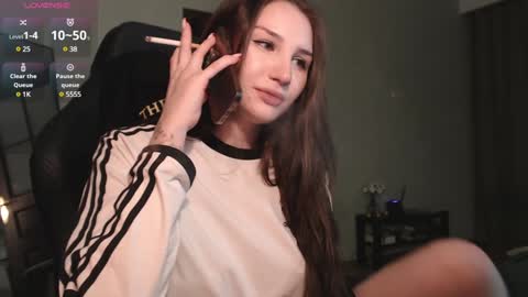 Snapshot of emmiclo chatting on January 28, 2025, 2:32 am Emily online show from January 28, 2025, 2:32 am