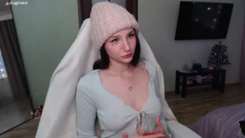 Snapshot of emmiclo chatting on December 15, 2025, 6:39 am Emily online show from December 15, 2025, 6:39 am