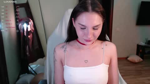 Snapshot of emmiclo chatting on April 9, 2026, 5:18 pm Emily online show from April 9, 2026, 5:18 pm