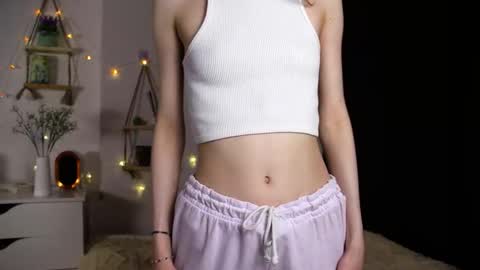 Snapshot of emmie_everly chatting on October 5, 2025, 7:34 pm emmie_everly online show from October 5, 2025, 7:34 pm