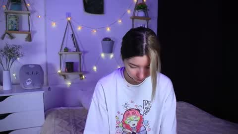 Snapshot of emmie_everly chatting on October 11, 2025, 7:12 pm emmie_everly online show from October 11, 2025, 7:12 pm