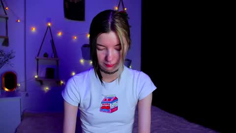 Snapshot of emmie_everly chatting on October 18, 2025, 7:14 pm emmie_everly online show from October 18, 2025, 7:14 pm