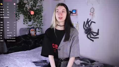 Snapshot of emmie_everly chatting on November 23, 2025, 2:50 pm emmie_everly online show from November 23, 2025, 2:50 pm