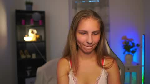 Snapshot of emmie_murray chatting on June 15, 2026, 1:02 pm Emmie online show from June 15, 2026, 1:02 pm