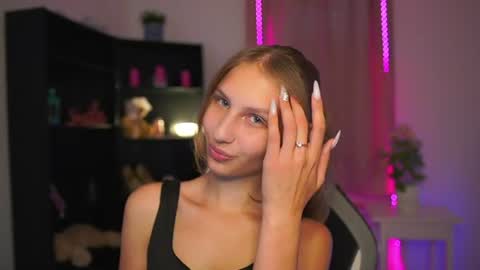 Emmie online show from July 27, 2026, 1:18 pm