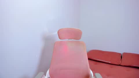 Emmi online show from March 17, 2026, 11:30 pm