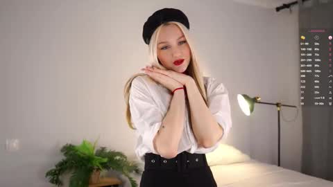 Snapshot of emmiemurray chatting on October 29, 2025, 6:48 am Aurora online show from October 29, 2025, 6:48 am