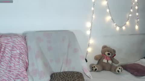 Snapshot of emmiily chatting on June 21, 2026, 4:37 am Emely online show from June 21, 2026, 4:37 am