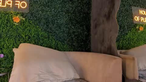 Emmiily online show from March 4, 2025, 6:26 am