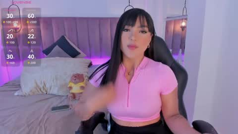 Snapshot of emmiily_z chatting on May 4, 2026, 8:05 pm Emmiily online show from May 4, 2026, 8:05 pm