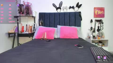 Snapshot of emmily_giraldo chatting on March 6, 2025, 3:24 pm online show from March 6, 2025, 3:24 pm