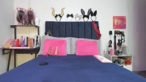          online show from December 18, 2025, 2:23 pm