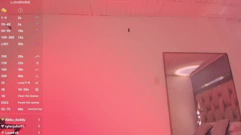 Snapshot of emmily_savage chatting on February 14, 2025, 10:17 am online show from February 14, 2025, 10:17 am