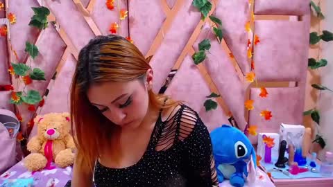 EmmilyWalker online show from December 19, 2024, 7:18 pm