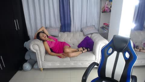 Snapshot of emmilychevalier chatting on December 20, 2024, 12:52 am Emmily online show from December 20, 2024, 12:52 am