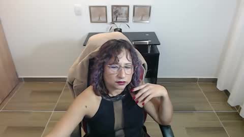 Snapshot of emmilychevalier chatting on November 27, 2025, 6:37 am Emmily online show from November 27, 2025, 6:37 am