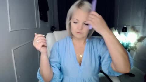 emmmam online show from December 18, 2025, 11:16 am