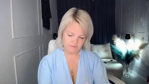 Snapshot of emmmam chatting on June 5, 2026, 1:45 am emmmam online show from June 5, 2026, 1:45 am