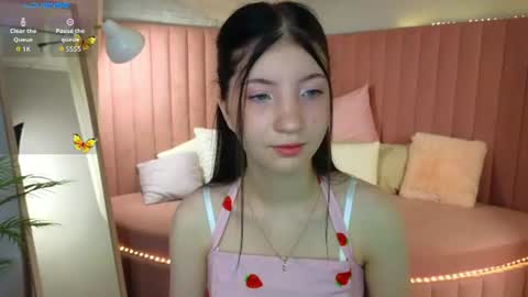 Snapshot of emmy_dreamy_ chatting on August 6, 2026, 1:29 am emmy_dreamy_ online show from August 6, 2026, 1:29 am