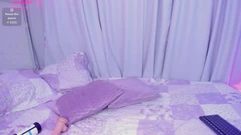 Emmy Heart online show from November 9, 2025, 3:27 am