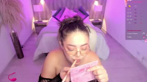 Emmy Walker online show from September 18, 2025, 11:01 am