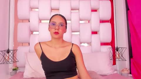 Snapshot of emmycruzz chatting on November 20, 2025, 7:02 pm emmy online show from November 20, 2025, 7:02 pm