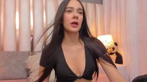 Snapshot of emmycruzz chatting on August 1, 2026, 7:24 pm emmy online show from August 1, 2026, 7:24 pm