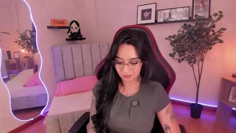 Snapshot of emmyevans1 chatting on September 10, 2025, 7:47 pm Emmy Evans online show from September 10, 2025, 7:47 pm