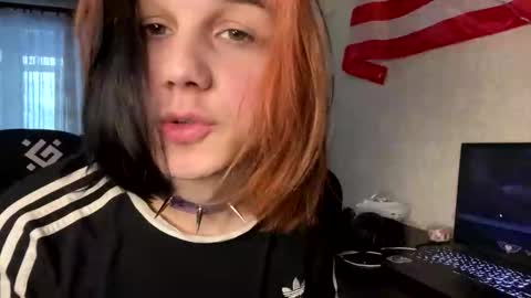 Snapshot of emo_kiss chatting on December 15, 2025, 11:14 am Amur online show from December 15, 2025, 11:14 am