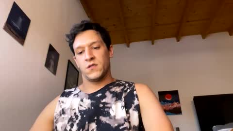 EMO online show from December 15, 2025, 6:23 pm