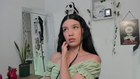 Snapshot of emperatriiiz chatting on January 30, 2025, 8:10 pm Emperatriz online show from January 30, 2025, 8:10 pm