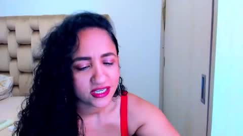 emperatriztapia online show from May 14, 2026, 8:59 pm