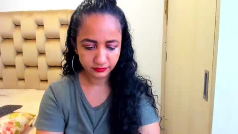 emperatriztapia online show from May 17, 2026, 8:49 pm