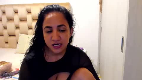 emperatriztapia online show from May 22, 2026, 12:07 am
