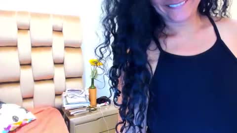 emperatriztapia online show from June 10, 2026, 1:43 pm