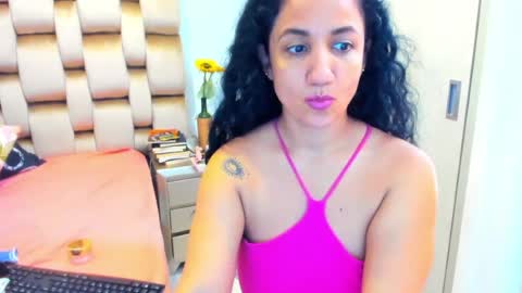 emperatriztapia online show from June 12, 2026, 3:44 pm