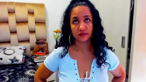 emperatriztapia online show from June 19, 2026, 3:16 pm