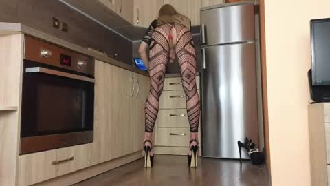 Snapshot of empress_sara chatting on June 9, 2026, 5:35 pm Empress Sara online show from June 9, 2026, 5:35 pm